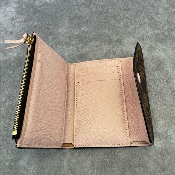 Louis Vuitton Damier Ebene Ballerine Victorine Wallet - Picture 9 of 14